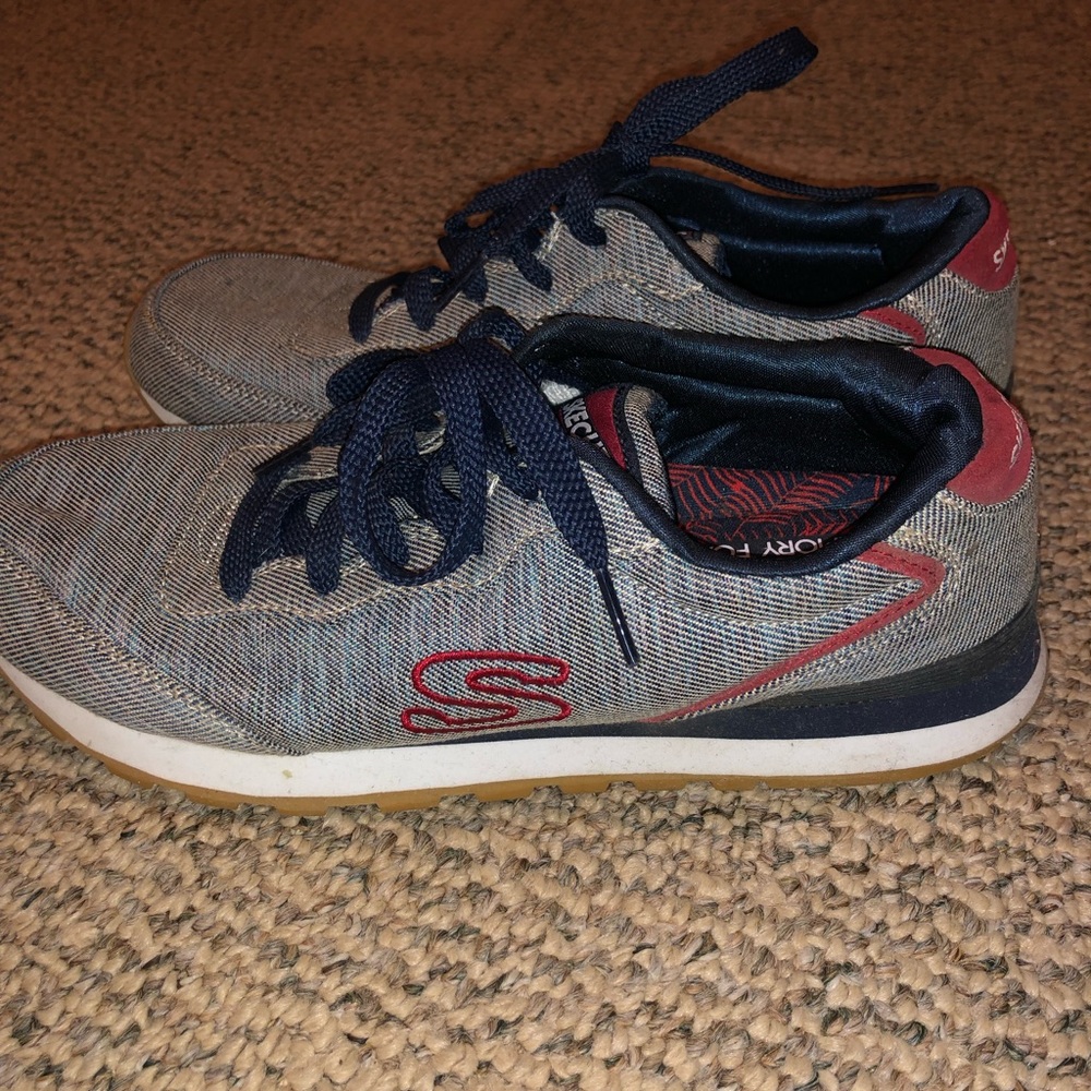 Skechers Air-Cooled Memory Foam